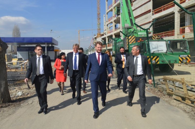 Министър Седларски посети „Луфтханза Техник София“